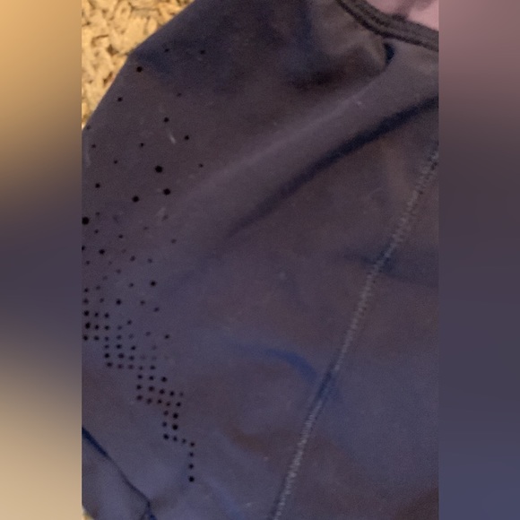 Lululemon Navy With Purple Band On Top Shorts Size 6 With Back Zipper Pocket - Picture 2 of 4